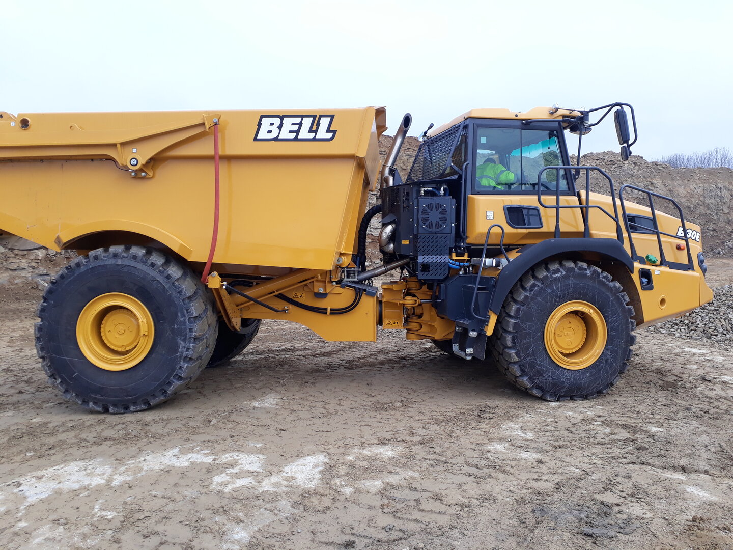 Der Bell B30E 4x4 Muldenkipper